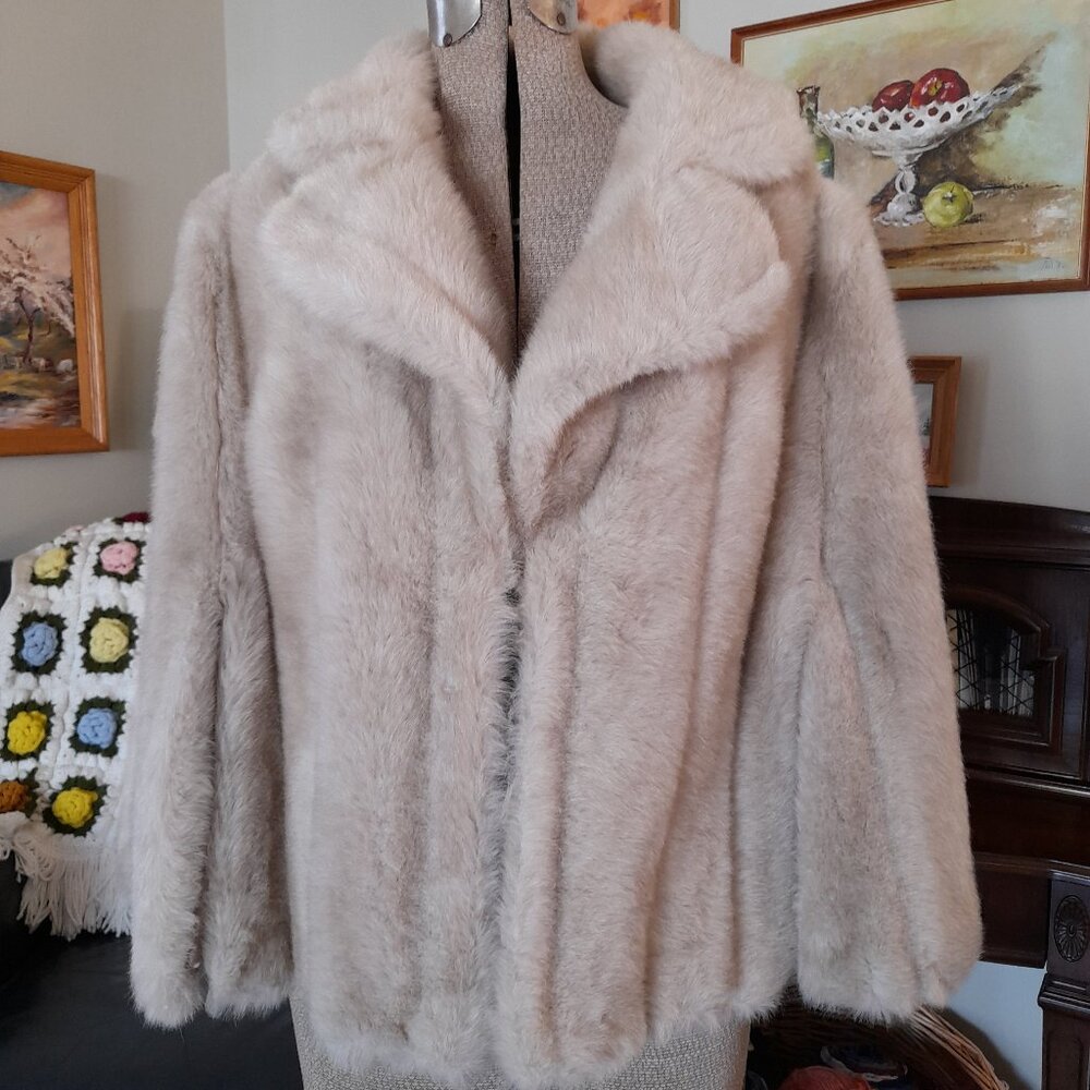 Vintage Plush Faux Fur Cape Thick Plush Warm Winter Glamourous Luxurious Formal